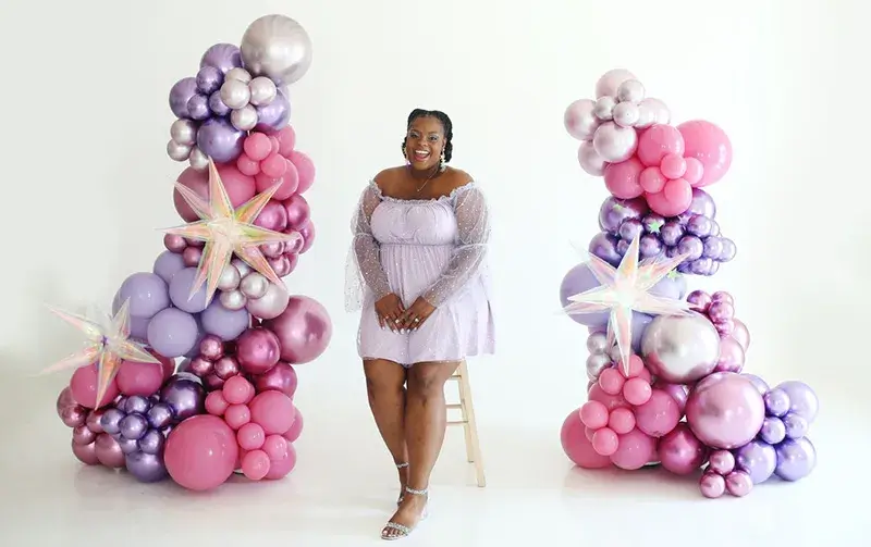 Meia with purple and pink balloon art